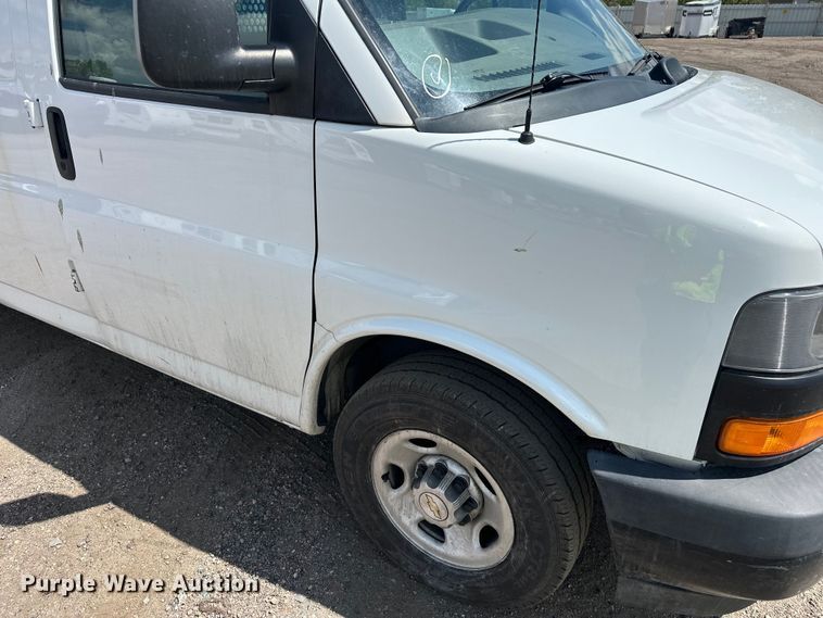 image for item YA3202 2020 Chevrolet Express 2500 van