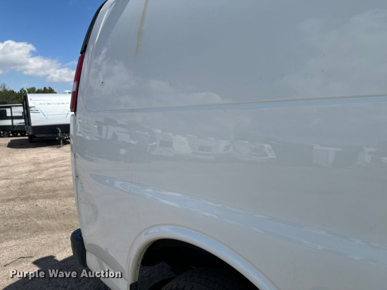 image for item YA3202 2020 Chevrolet Express 2500 van