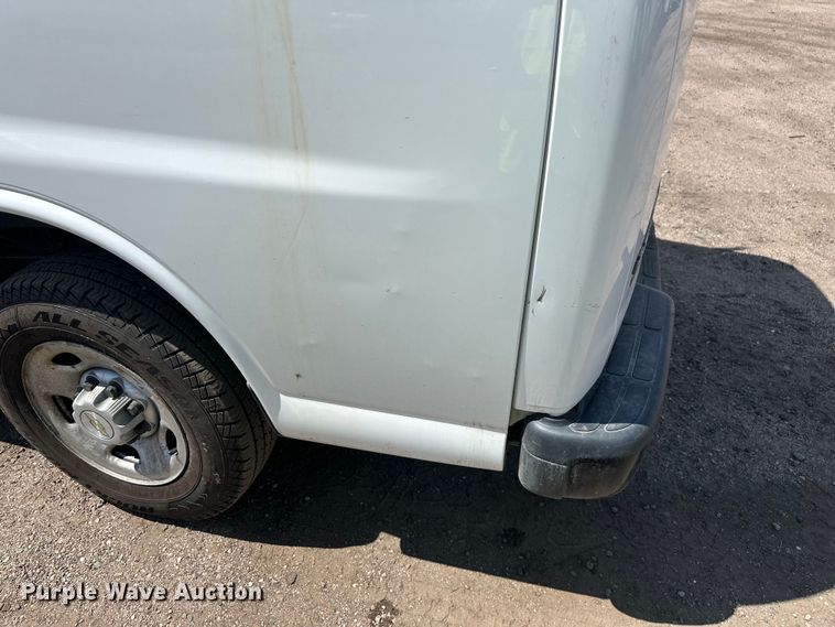 image for item YA3202 2020 Chevrolet Express 2500 van