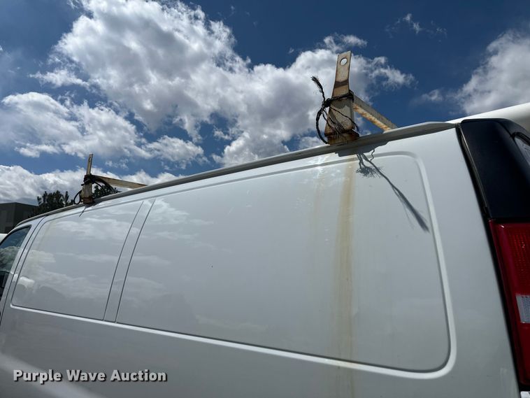 image for item YA3202 2020 Chevrolet Express 2500 van