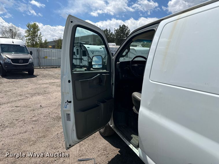 image for item YA3202 2020 Chevrolet Express 2500 van