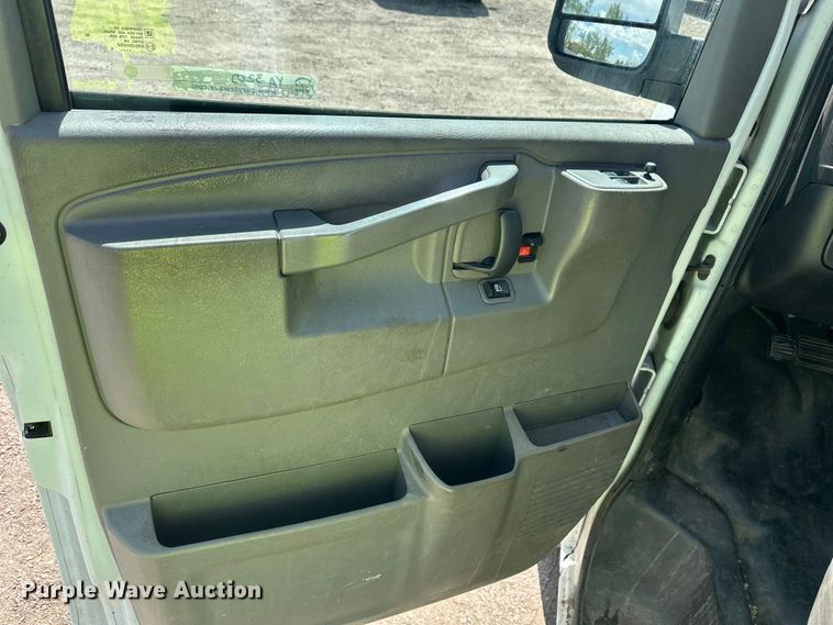 image for item YA3202 2020 Chevrolet Express 2500 van