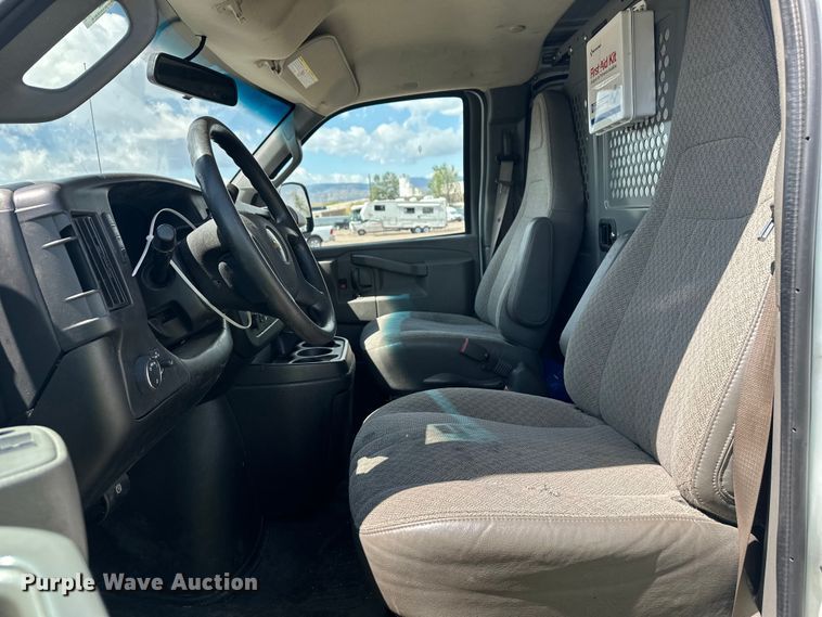 image for item YA3202 2020 Chevrolet Express 2500 van
