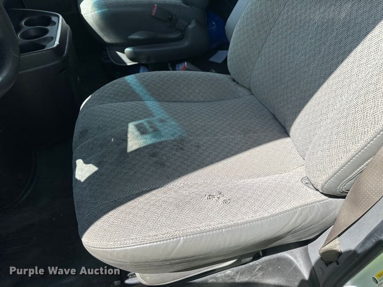 image for item YA3202 2020 Chevrolet Express 2500 van