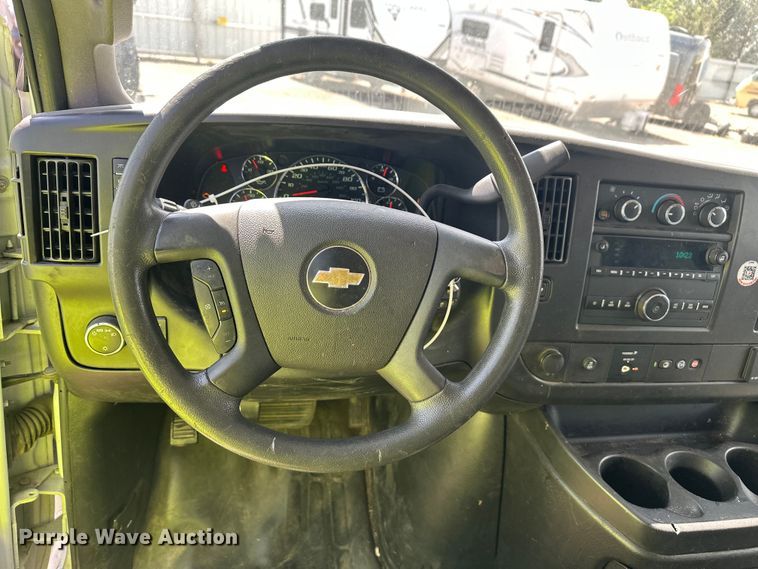 image for item YA3202 2020 Chevrolet Express 2500 van