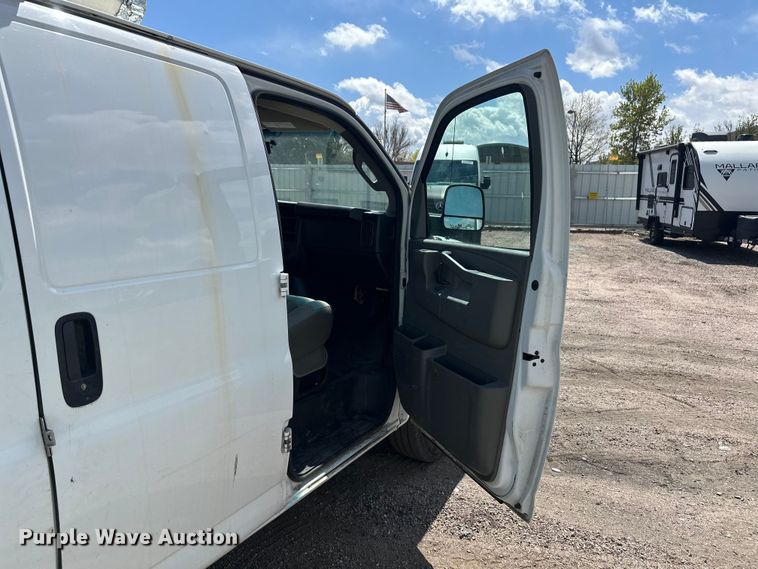 image for item YA3202 2020 Chevrolet Express 2500 van