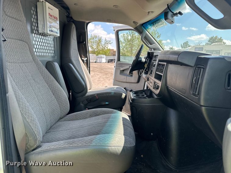 image for item YA3202 2020 Chevrolet Express 2500 van