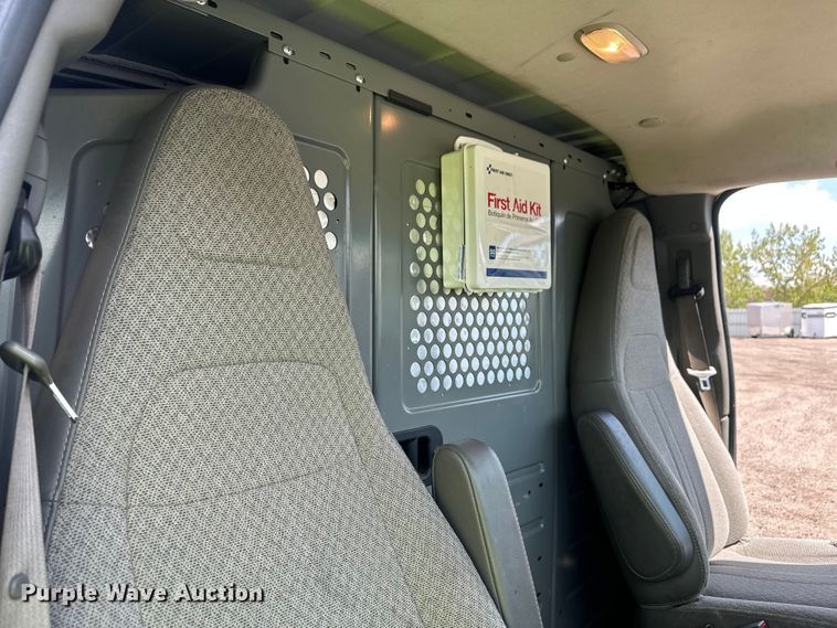 image for item YA3202 2020 Chevrolet Express 2500 van