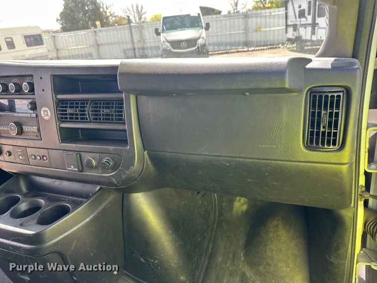image for item YA3202 2020 Chevrolet Express 2500 van