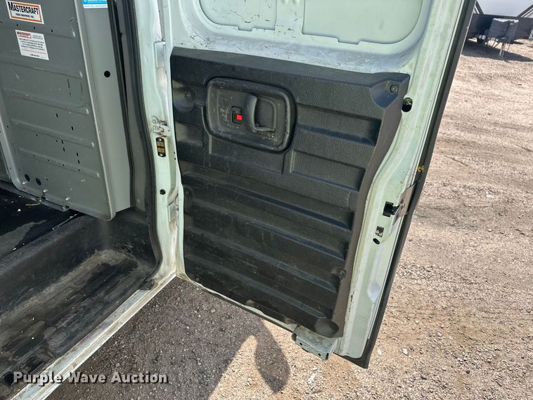 image for item YA3202 2020 Chevrolet Express 2500 van