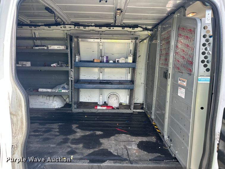 image for item YA3202 2020 Chevrolet Express 2500 van