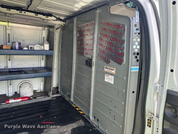 image for item YA3202 2020 Chevrolet Express 2500 van