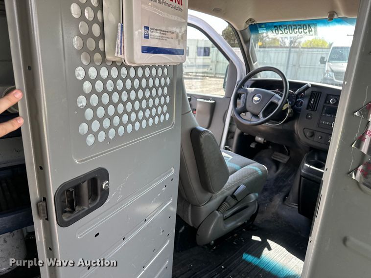 image for item YA3202 2020 Chevrolet Express 2500 van