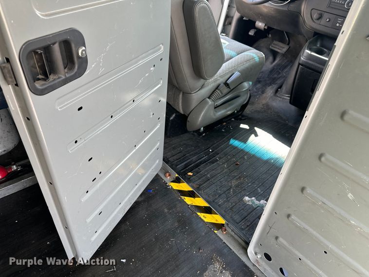 image for item YA3202 2020 Chevrolet Express 2500 van