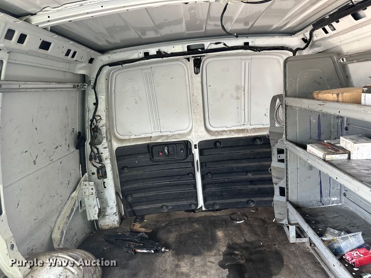 image for item YA3202 2020 Chevrolet Express 2500 van