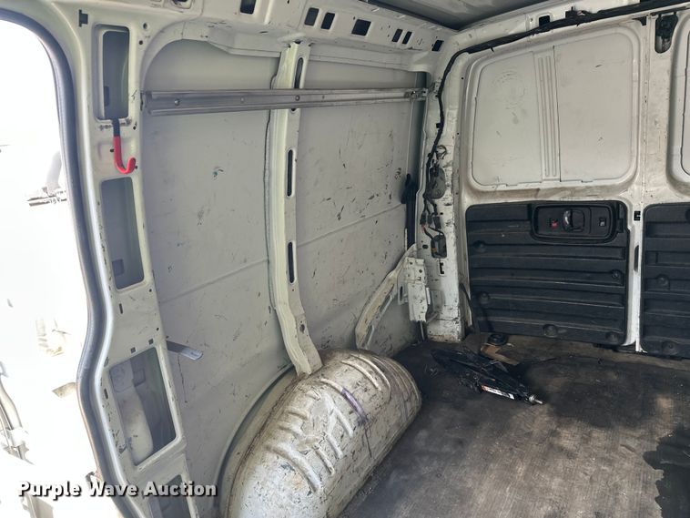 image for item YA3202 2020 Chevrolet Express 2500 van