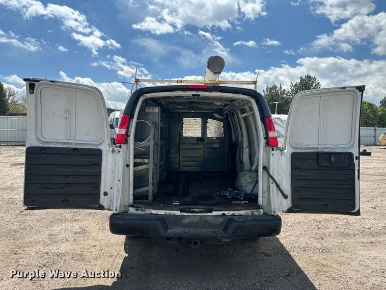 image for item YA3202 2020 Chevrolet Express 2500 van