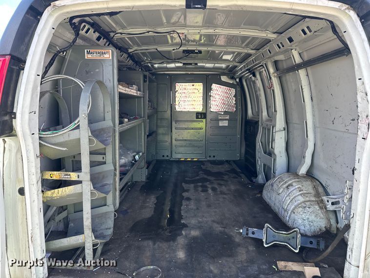 image for item YA3202 2020 Chevrolet Express 2500 van