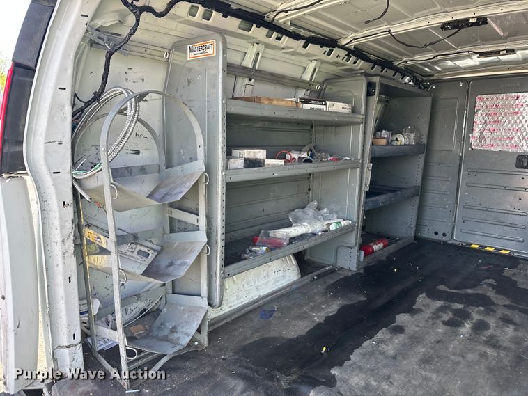 image for item YA3202 2020 Chevrolet Express 2500 van