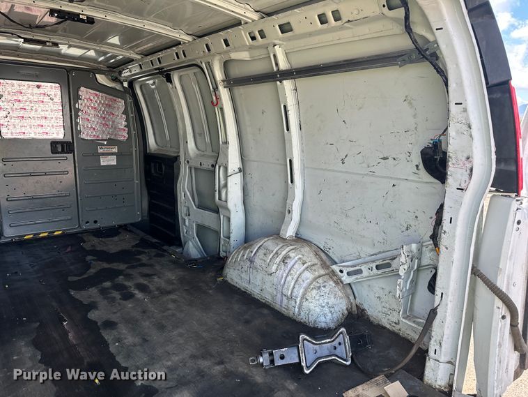 image for item YA3202 2020 Chevrolet Express 2500 van