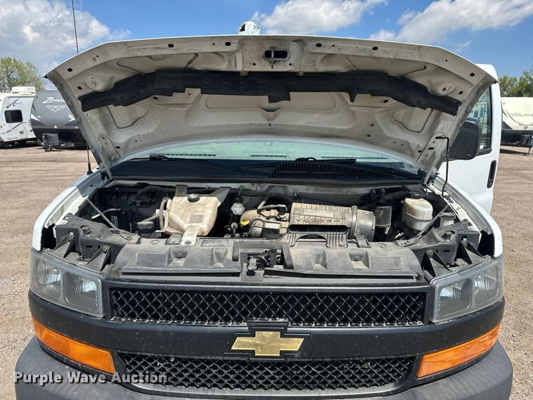 image for item YA3202 2020 Chevrolet Express 2500 van