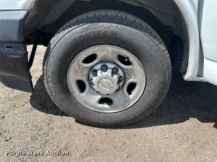 image for item YA3202 2020 Chevrolet Express 2500 van