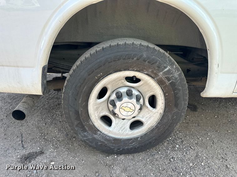 image for item YA3202 2020 Chevrolet Express 2500 van