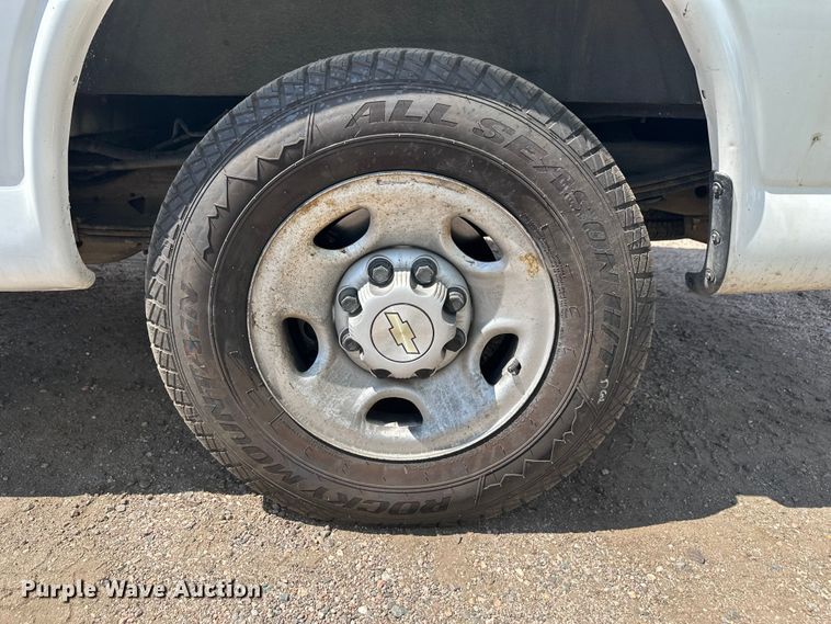 image for item YA3202 2020 Chevrolet Express 2500 van