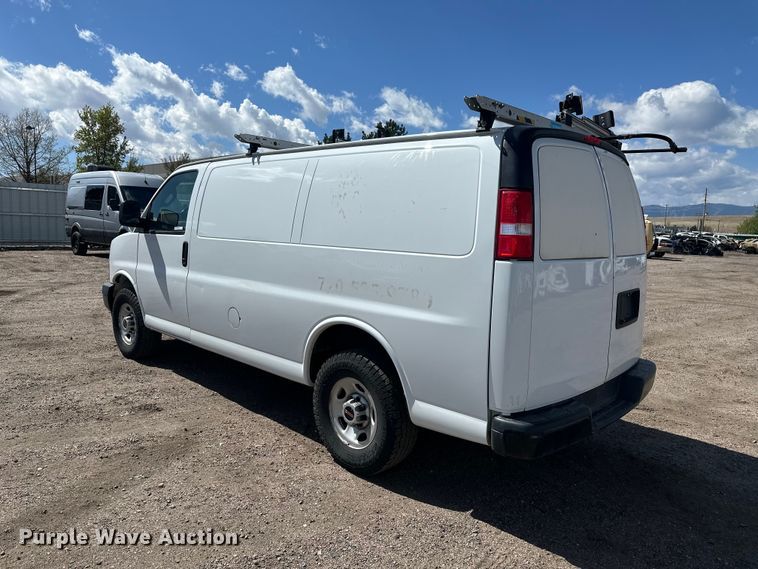 image for item YA3203 2020 GMC Savana G2500 van