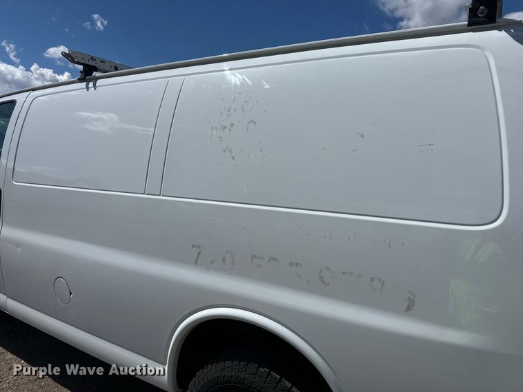 image for item YA3203 2020 GMC Savana G2500 van