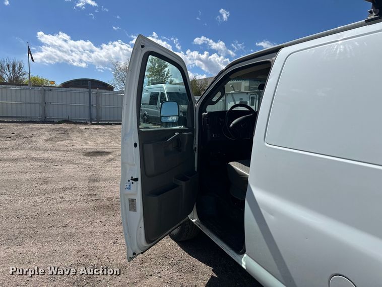 image for item YA3203 2020 GMC Savana G2500 van