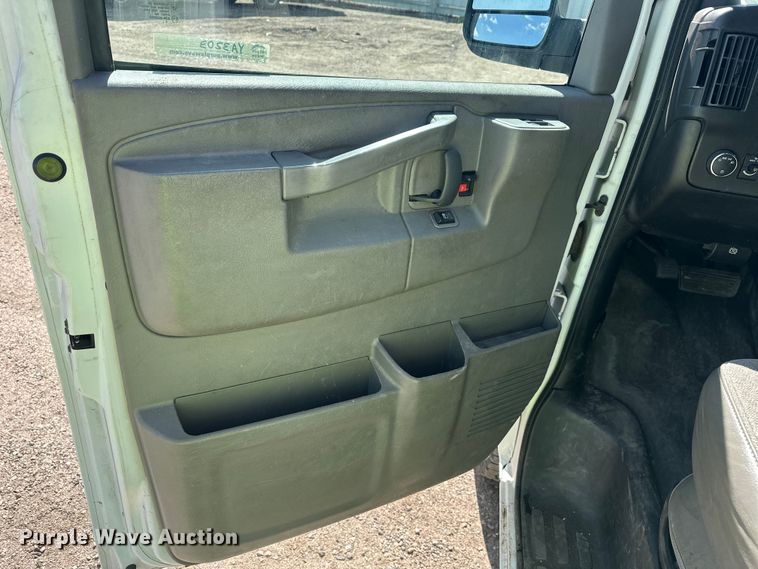 image for item YA3203 2020 GMC Savana G2500 van