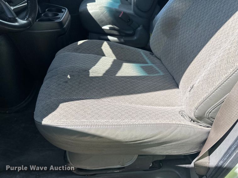 image for item YA3203 2020 GMC Savana G2500 van