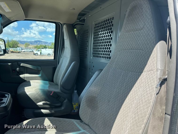 image for item YA3203 2020 GMC Savana G2500 van