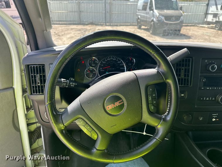 image for item YA3203 2020 GMC Savana G2500 van