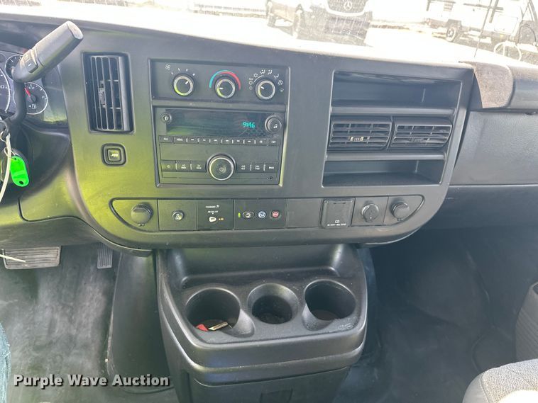 image for item YA3203 2020 GMC Savana G2500 van