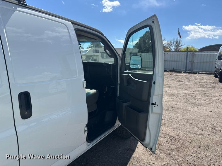 image for item YA3203 2020 GMC Savana G2500 van