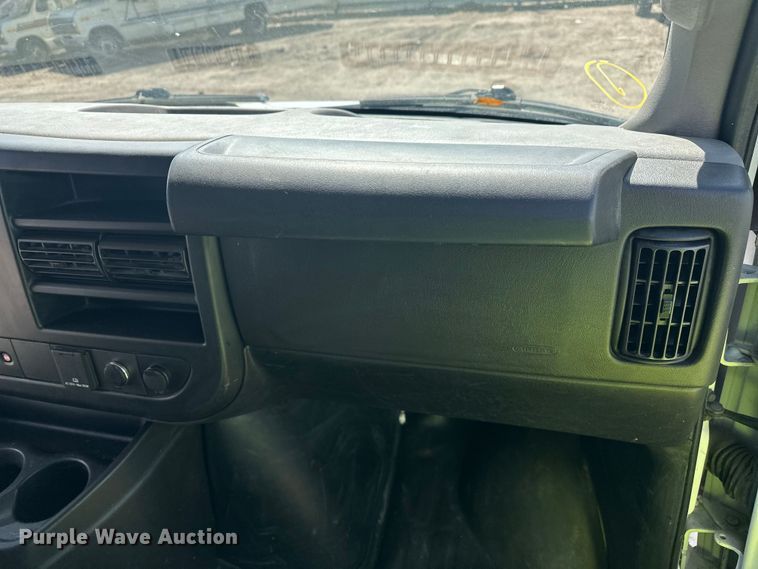 image for item YA3203 2020 GMC Savana G2500 van