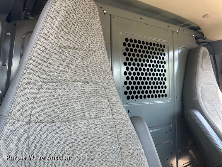 image for item YA3203 2020 GMC Savana G2500 van