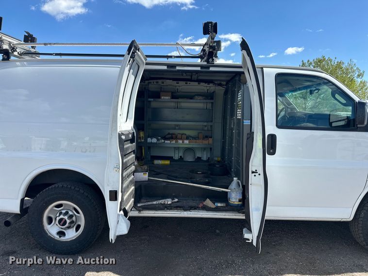 image for item YA3203 2020 GMC Savana G2500 van