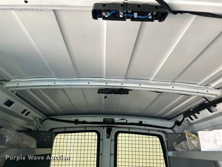 image for item YA3203 2020 GMC Savana G2500 van