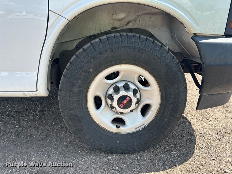 image for item YA3203 2020 GMC Savana G2500 van
