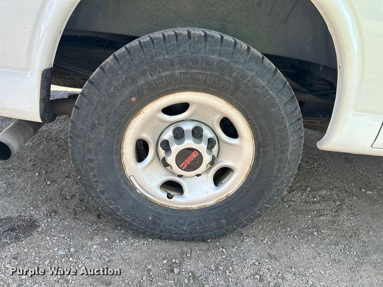 image for item YA3203 2020 GMC Savana G2500 van