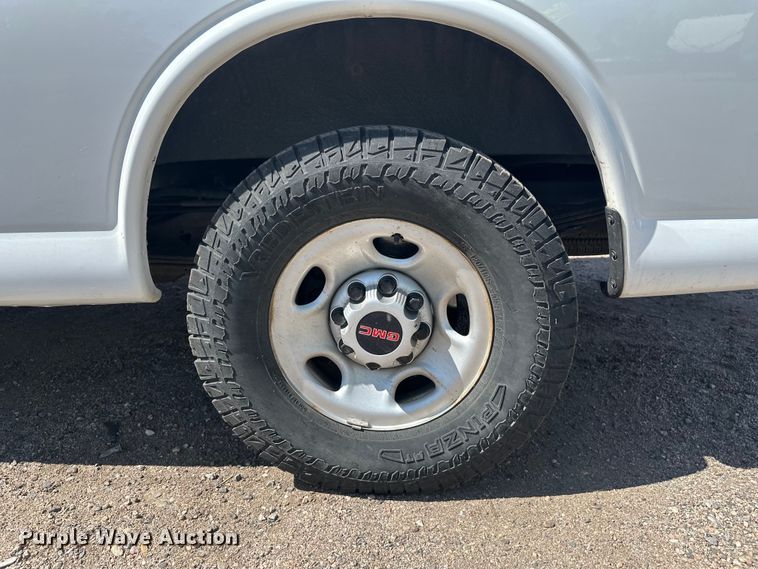 image for item YA3203 2020 GMC Savana G2500 van