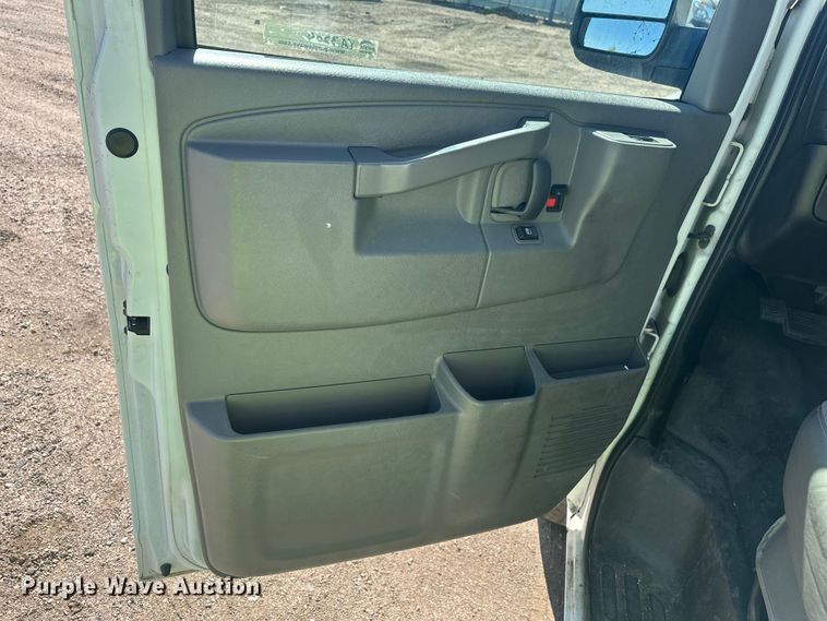 image for item YA3204 2018 GMC Savana G2500 van