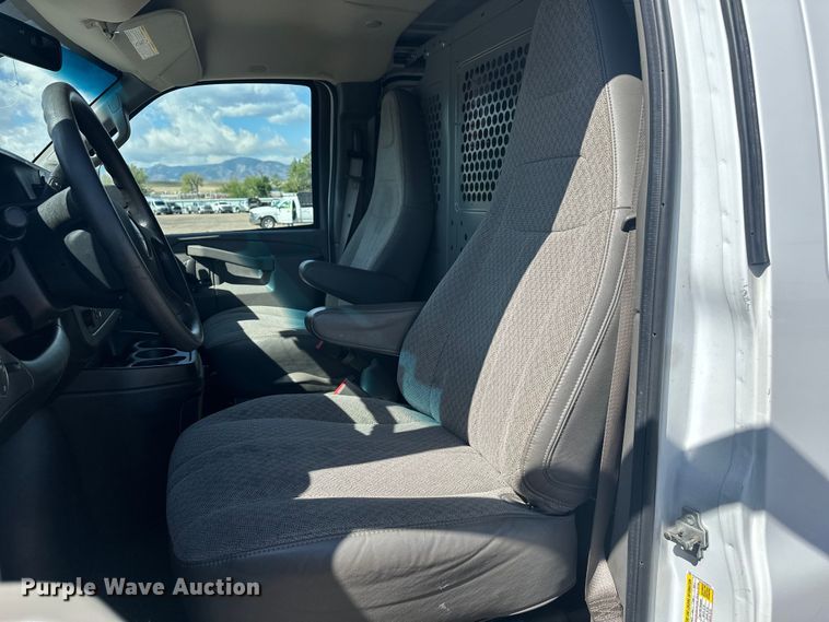 image for item YA3204 2018 GMC Savana G2500 van