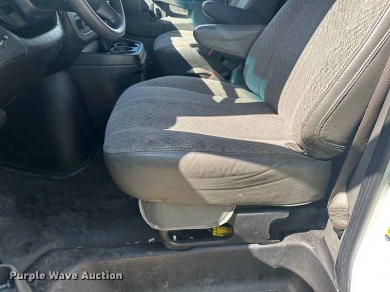 image for item YA3204 2018 GMC Savana G2500 van