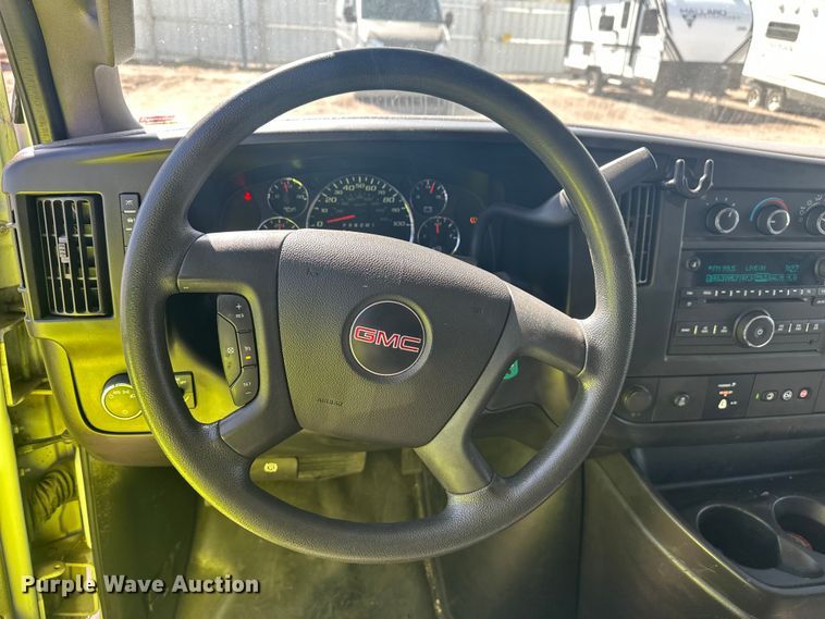 image for item YA3204 2018 GMC Savana G2500 van