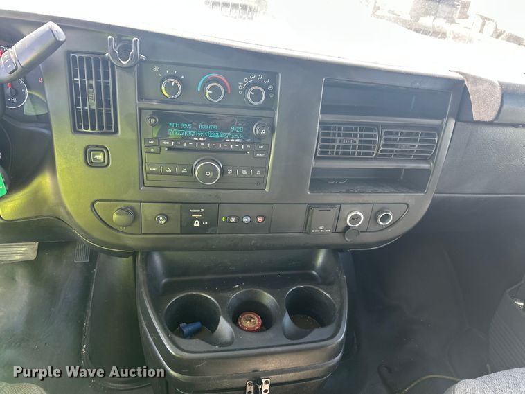 image for item YA3204 2018 GMC Savana G2500 van