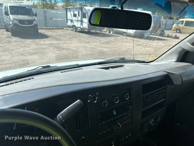 image for item YA3204 2018 GMC Savana G2500 van